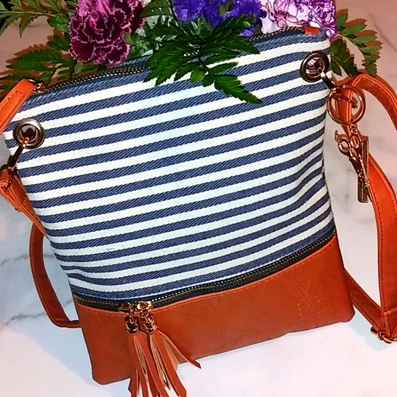 💇 Stylist Crossbody - Picture 1 of 8